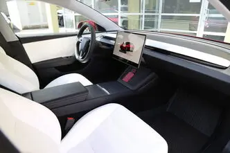 Tesla Model 3, 208 kW, electric, automatic, rear-wheel drive