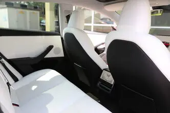 Tesla Model 3, 208 kW, electric, automatic, rear-wheel drive