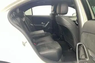 Mercedes-Benz A 180, 1.3, 100 kW, бензин, автомат, передний привод