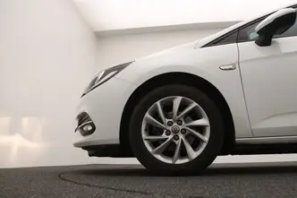 Opel Astra, 1.2, 81 kW, бензин, механическая, передний привод