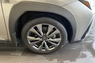 Lexus UX 300, 2.0, 112 kW, гибрид, автомат, полный привод