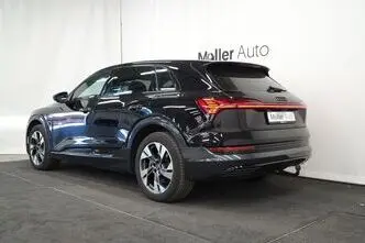 Audi e-tron, 300 kW, электричество, автомат, полный привод