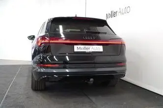 Audi e-tron, 300 kW, электричество, автомат, полный привод
