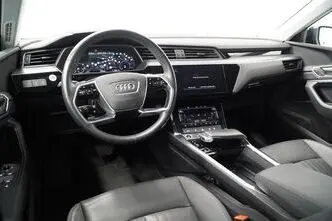 Audi e-tron, 300 kW, электричество, автомат, полный привод