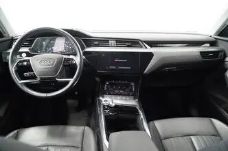 Audi e-tron, 300 kW, электричество, автомат, полный привод