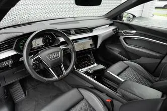 Audi e-tron, 300 kW, электричество, автомат, полный привод