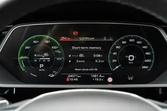 Audi e-tron, 300 kW, электричество, автомат, полный привод