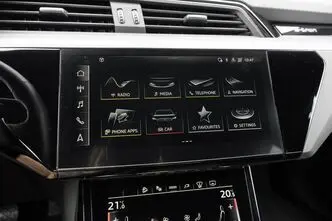 Audi e-tron, 300 kW, электричество, автомат, полный привод