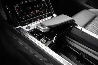 Audi e-tron, 300 kW, электричество, автомат, полный привод