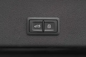 Audi e-tron, 300 kW, электричество, автомат, полный привод
