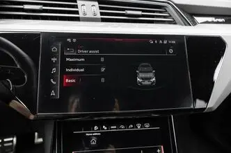 Audi Q8 e-tron, 300 kW, электричество, автомат, полный привод
