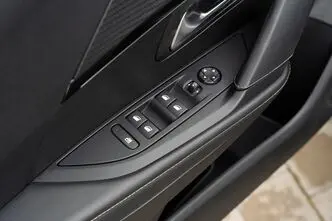 Peugeot 208, 1.0, 74 kW, bensiin, automaat, esivedu