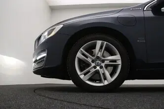 Volvo V60, 2.4, 158 kW, plug-in hybrid, automatic, four-wheel drive