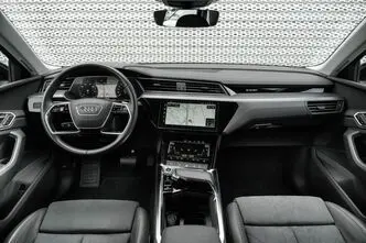 Audi e-tron, 300 kW, электричество, автомат, полный привод