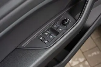 Audi e-tron, 300 kW, электричество, автомат, полный привод