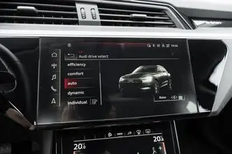 Audi e-tron, 300 kW, электричество, автомат, полный привод