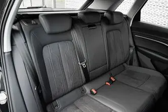 Audi e-tron, 300 kW, электричество, автомат, полный привод