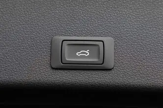 Audi e-tron, 300 kW, электричество, автомат, полный привод