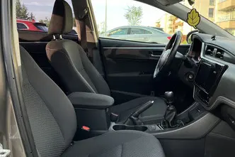 Toyota Corolla, 1.6, 97 kW, бензин, механическая, передний привод