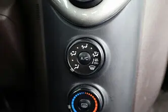 Toyota IQ, 1.0, 67 kW, bensiin, automaat, esivedu