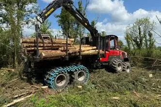 Komatsu 875