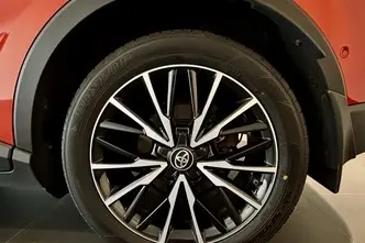 Toyota C-HR, 2.0, 112 kW, hybrid, automatic, front-wheel drive