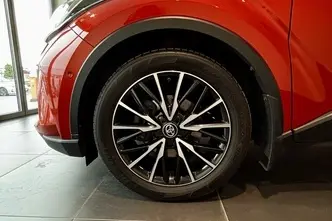 Toyota C-HR, 2.0, 112 kW, hybrid, automatic, front-wheel drive