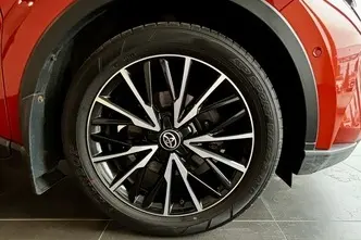 Toyota C-HR, 2.0, 112 kW, hybrid, automatic, front-wheel drive