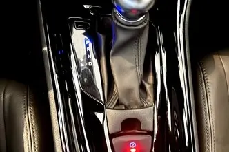 Toyota C-HR, 2.0, 112 kW, hybrid, automatic, front-wheel drive