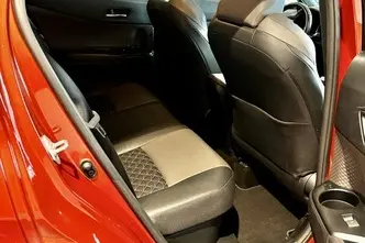Toyota C-HR, 2.0, 112 kW, hybrid, automatic, front-wheel drive