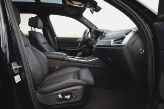 BMW X5, 4.4, 390 kW, petrol, automatic, four-wheel drive