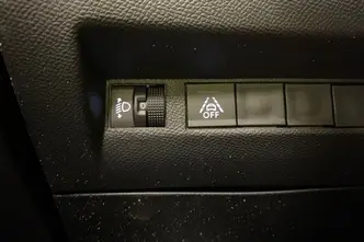 Peugeot e-2008, electric, automatic, front-wheel drive