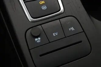 Ford Kuga, 2.5, 112 kW, подключаемый гибрид, автомат, передний привод