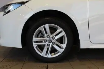 Toyota Corolla, 1.8, 72 kW, гибрид, автомат, передний привод