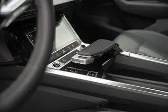Audi e-tron, 300 kW, электричество, автомат, полный привод