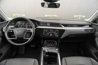 Audi e-tron, 300 kW, электричество, автомат, полный привод