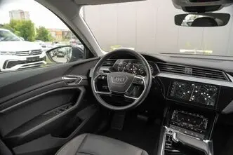 Audi e-tron, 300 kW, электричество, автомат, полный привод