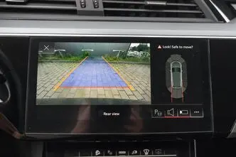 Audi e-tron, 300 kW, электричество, автомат, полный привод