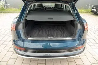 Audi e-tron, 300 kW, электричество, автомат, полный привод