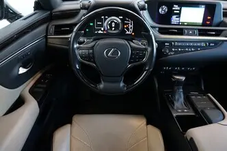 Lexus ES 300, 2.5, 131 kW, hybrid p+e, automatic, front-wheel drive