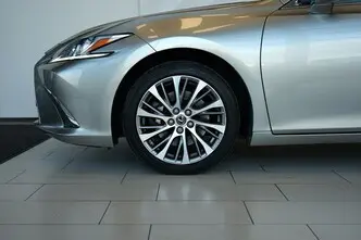 Lexus ES 300, 2.5, 131 kW, hybrid p+e, automatic, front-wheel drive