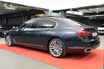 BMW 750, 4.4, 330 kW, petrol, automatic, four-wheel drive