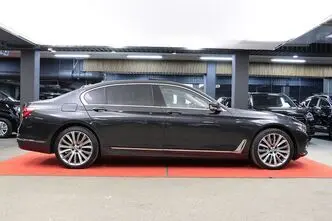 BMW 750, 4.4, 330 kW, petrol, automatic, four-wheel drive