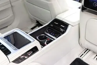 BMW 750, 4.4, 330 kW, petrol, automatic, four-wheel drive