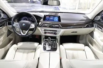 BMW 750, 4.4, 330 kW, petrol, automatic, four-wheel drive