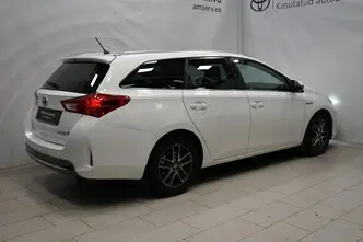 Toyota Auris, 1.8, 73 kW, гибрид, автомат, передний привод