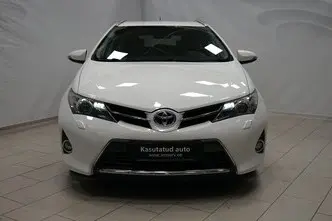 Toyota Auris, 1.8, 73 kW, гибрид, автомат, передний привод