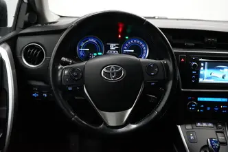 Toyota Auris, 1.8, 73 kW, гибрид, автомат, передний привод