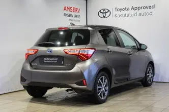 Toyota Yaris, 1.5, 54 kW, гибрид б+э, автомат, передний привод