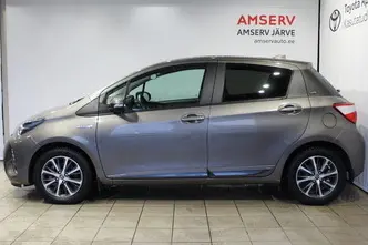 Toyota Yaris, 1.5, 54 kW, гибрид б+э, автомат, передний привод